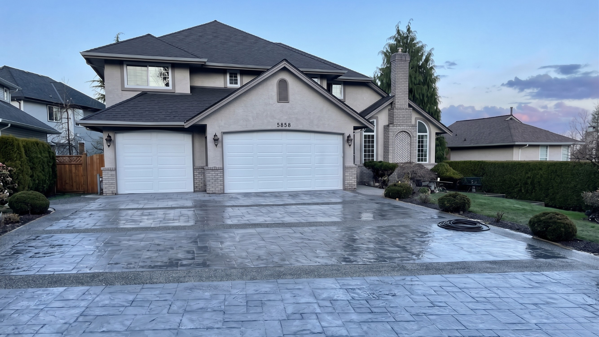 Concrete driveway by Crete Kingz Contracting Vancouver Island BC